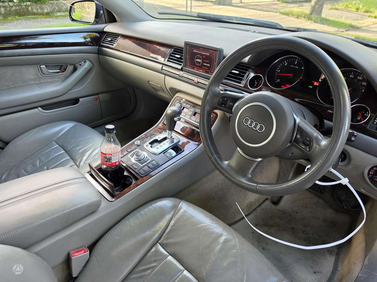 Audi A8, 3.9 l., saloon / sedan
