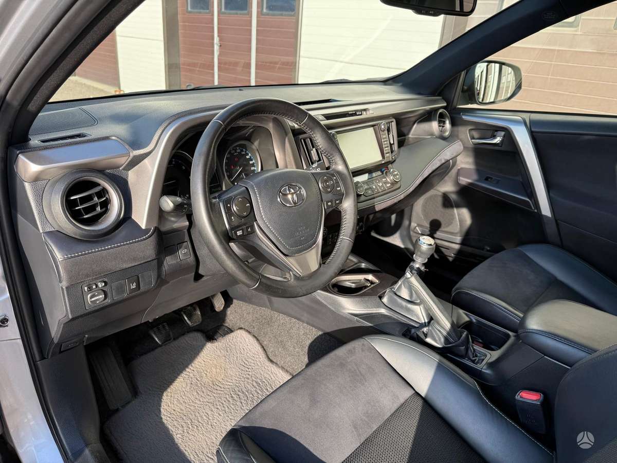Toyota RAV4 - 11