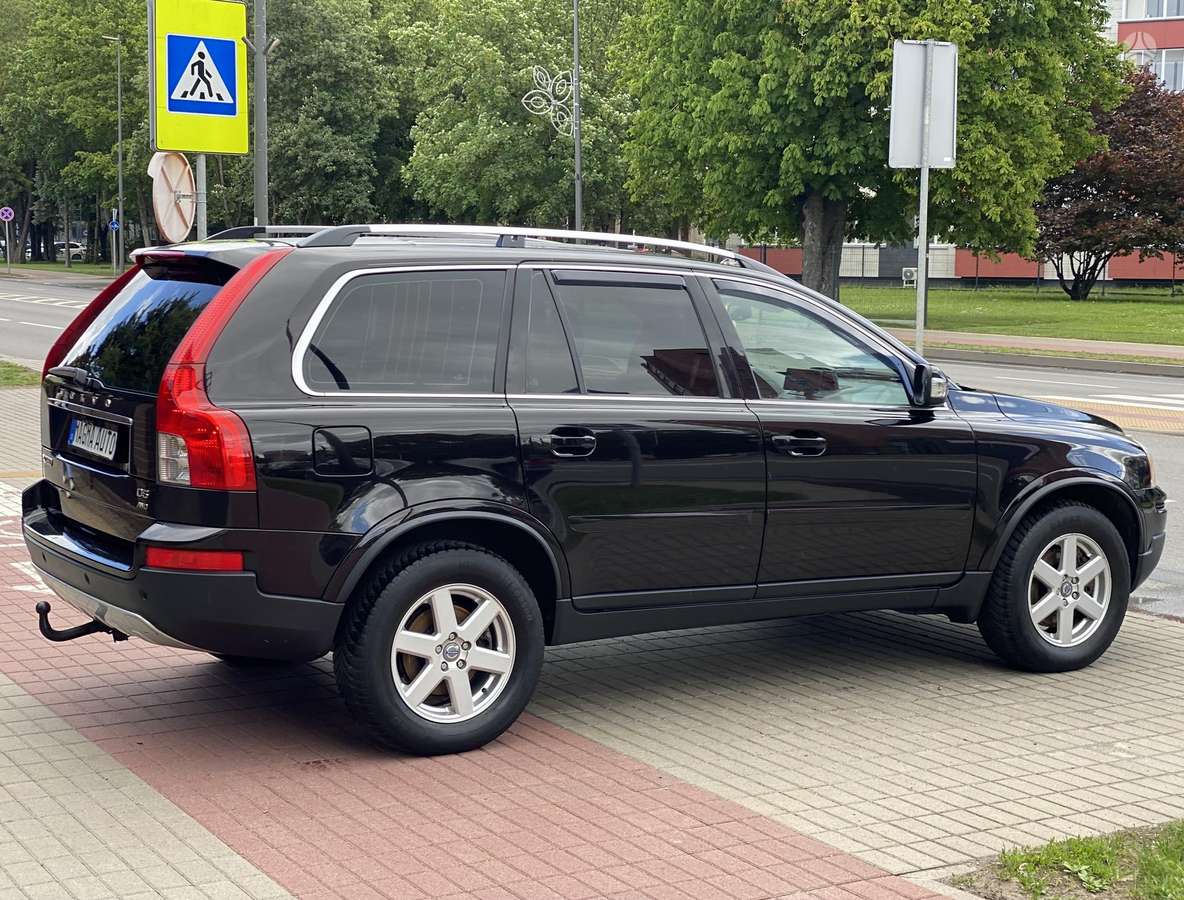 Volvo XC90, 2.4 l., off-road / crossover