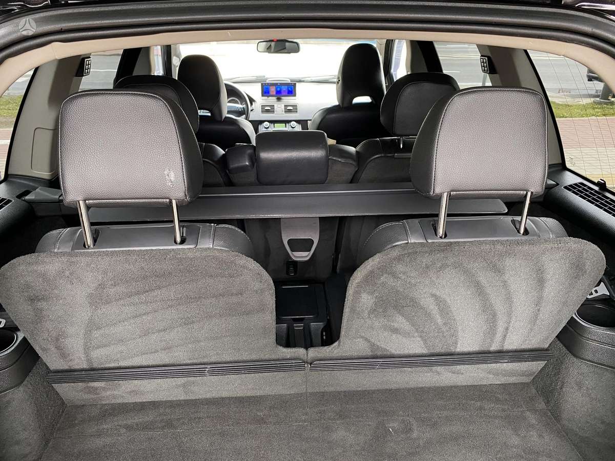 Volvo XC90, 2.4 l., off-road / crossover