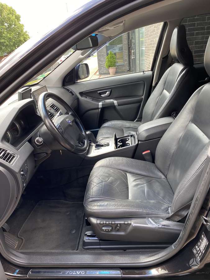 Volvo XC90, 2.4 l., off-road / crossover