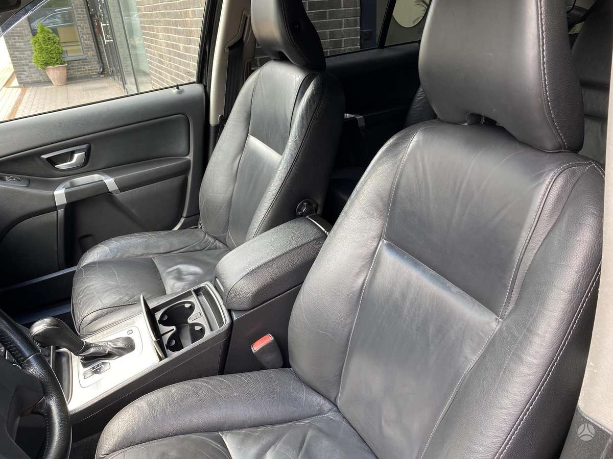 Volvo XC90, 2.4 l., off-road / crossover