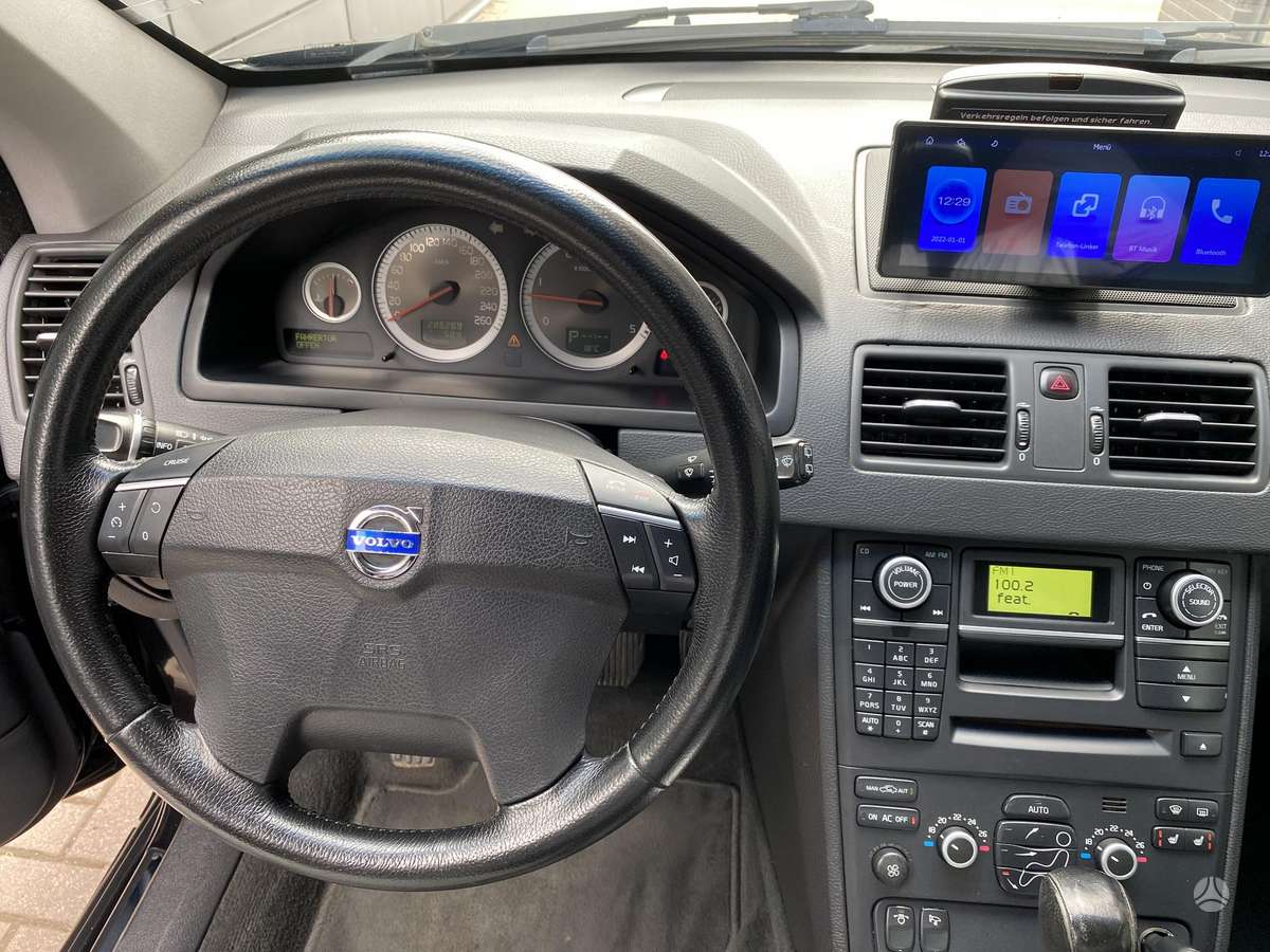 Volvo XC90, 2.4 l., off-road / crossover