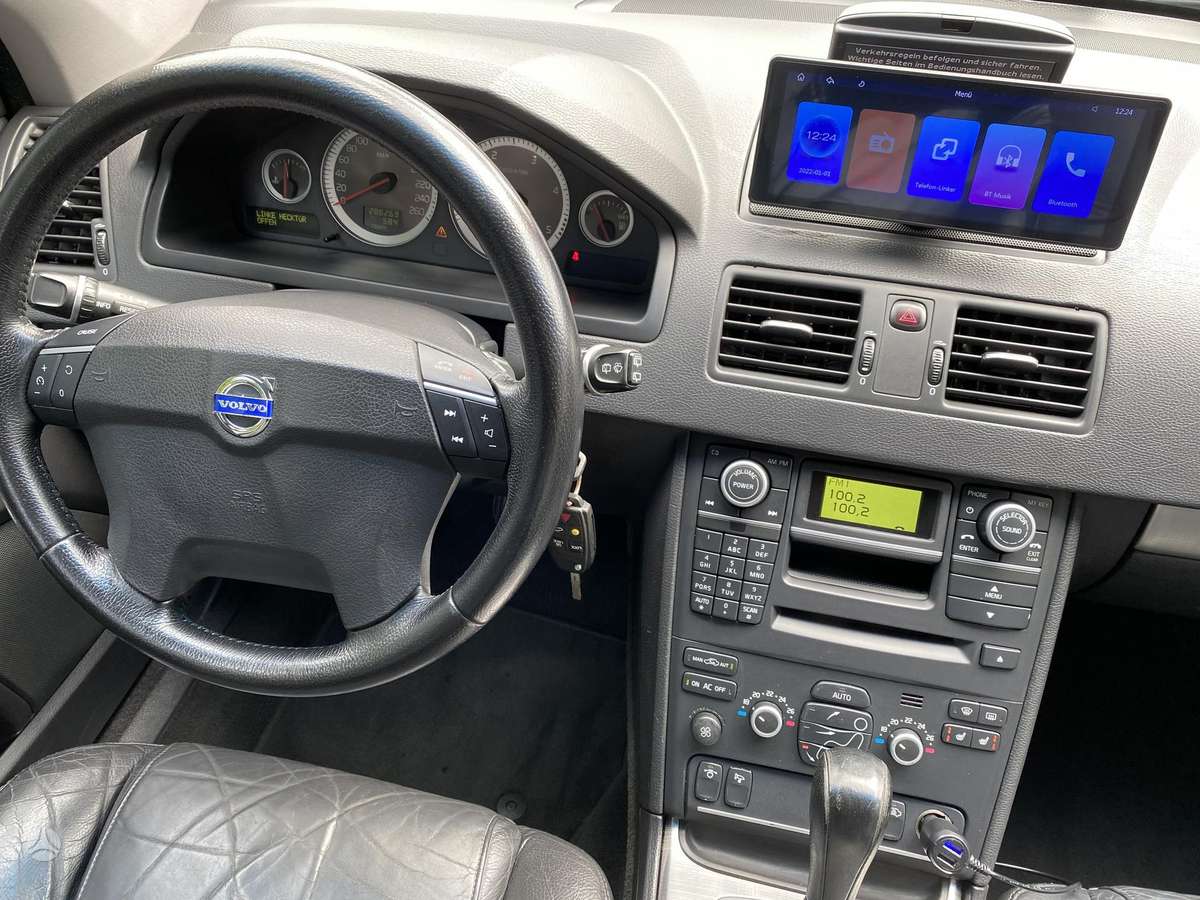Volvo XC90, 2.4 l., off-road / crossover