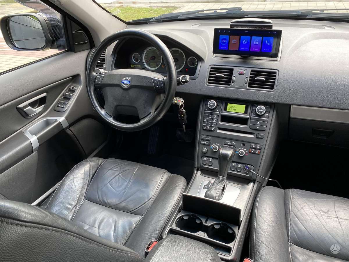 Volvo XC90, 2.4 l., off-road / crossover