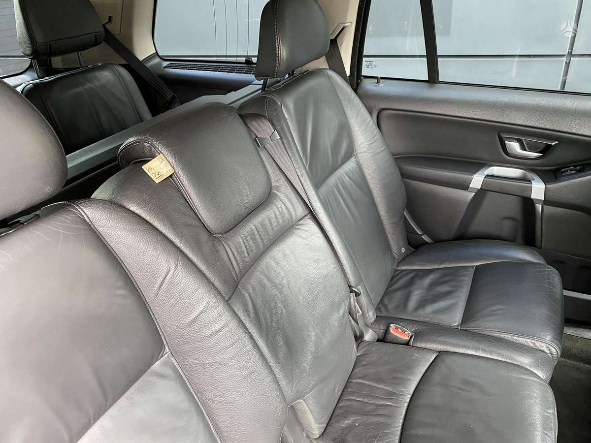 Volvo XC90, 2.4 l., off-road / crossover