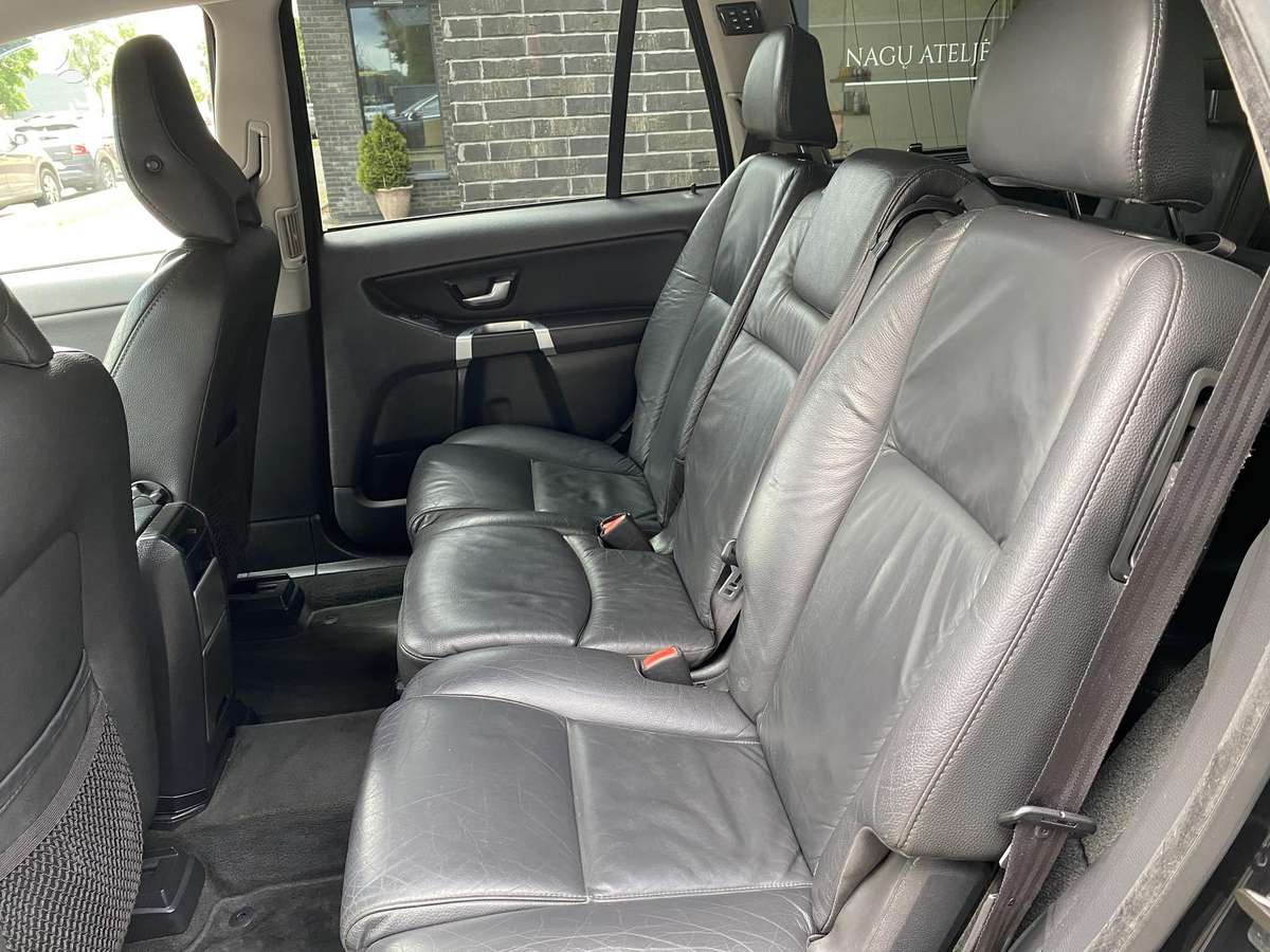 Volvo XC90, 2.4 l., off-road / crossover