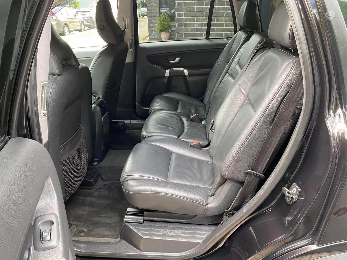 Volvo XC90, 2.4 l., off-road / crossover