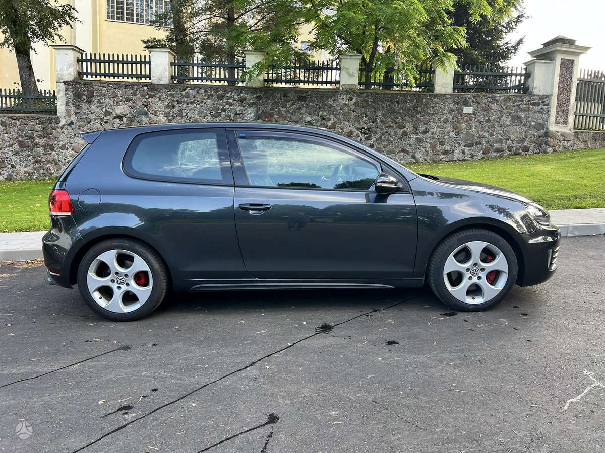 Volkswagen Golf - 10