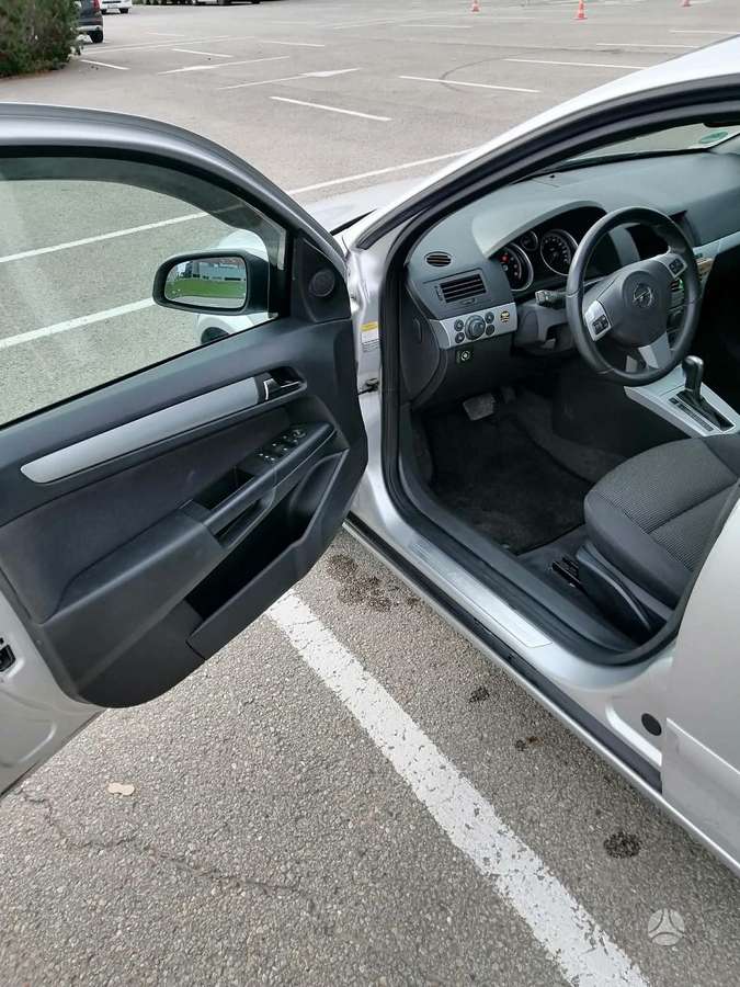 Opel Astra, 1.8 l., hatchback