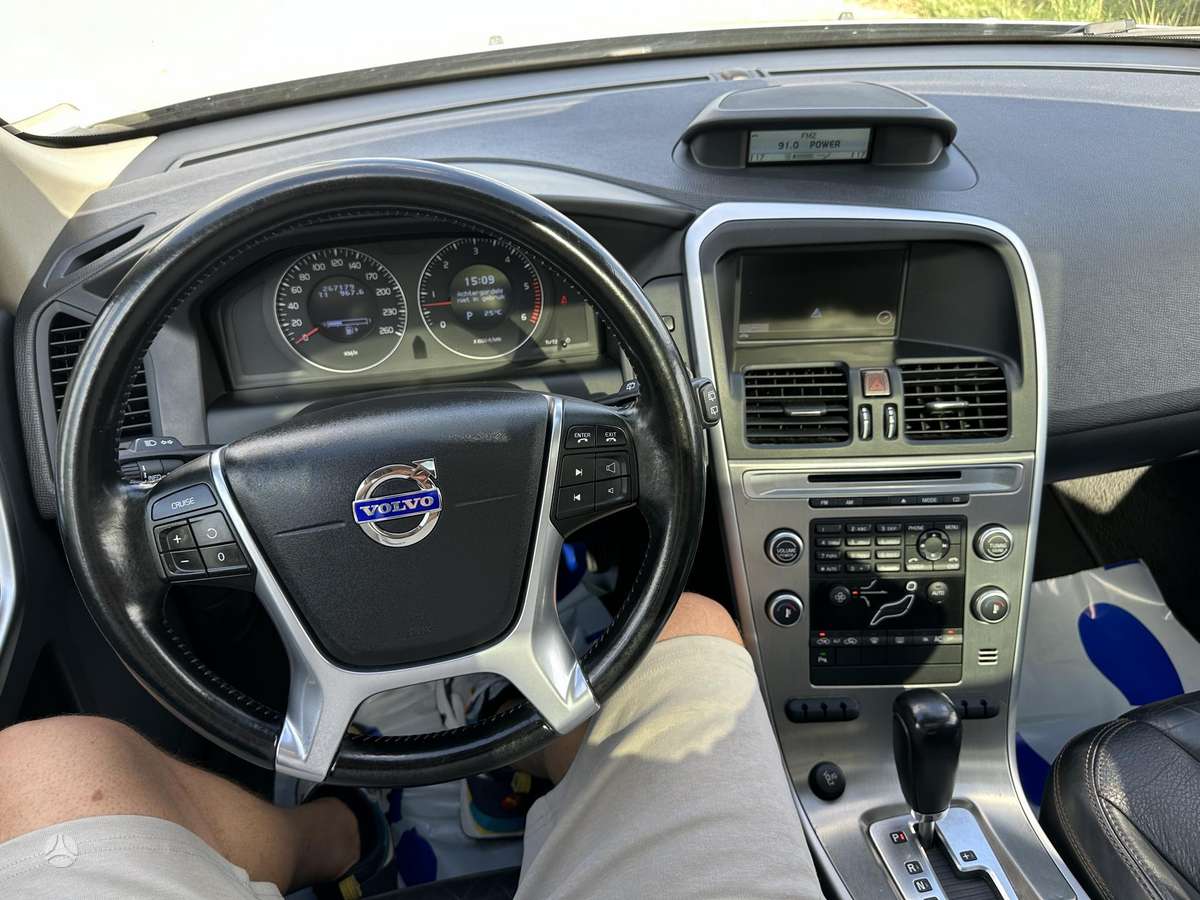Volvo XC60, 2.4 l., Внедорожник / Кроссовер