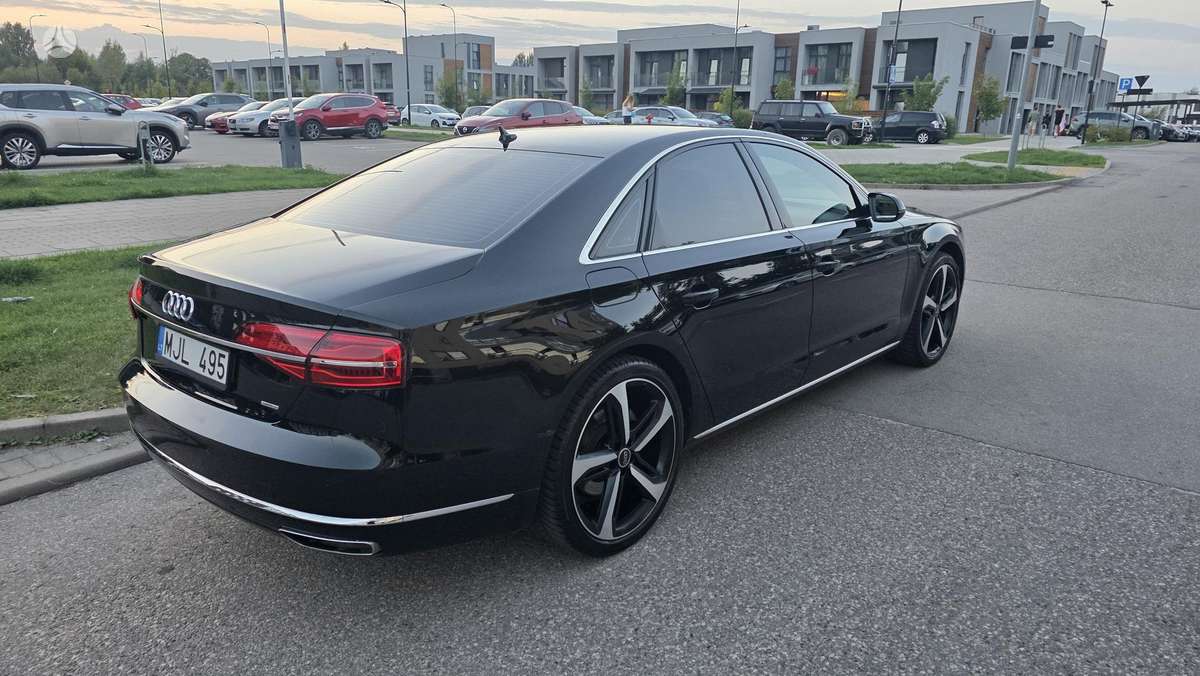 Audi A8 - 6