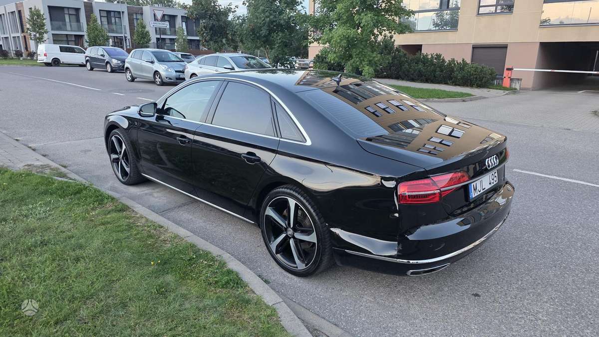 Audi A8 - 8