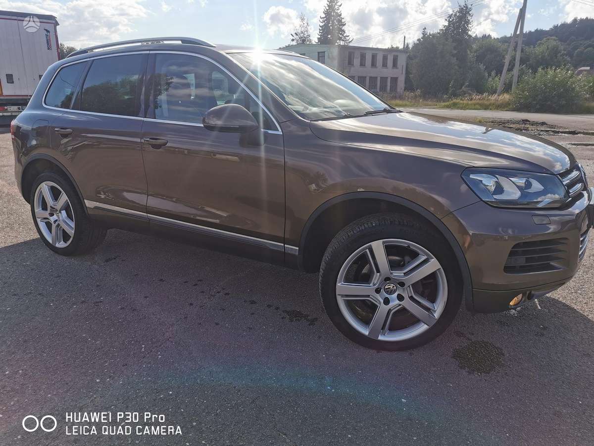 Volkswagen Touareg - 1