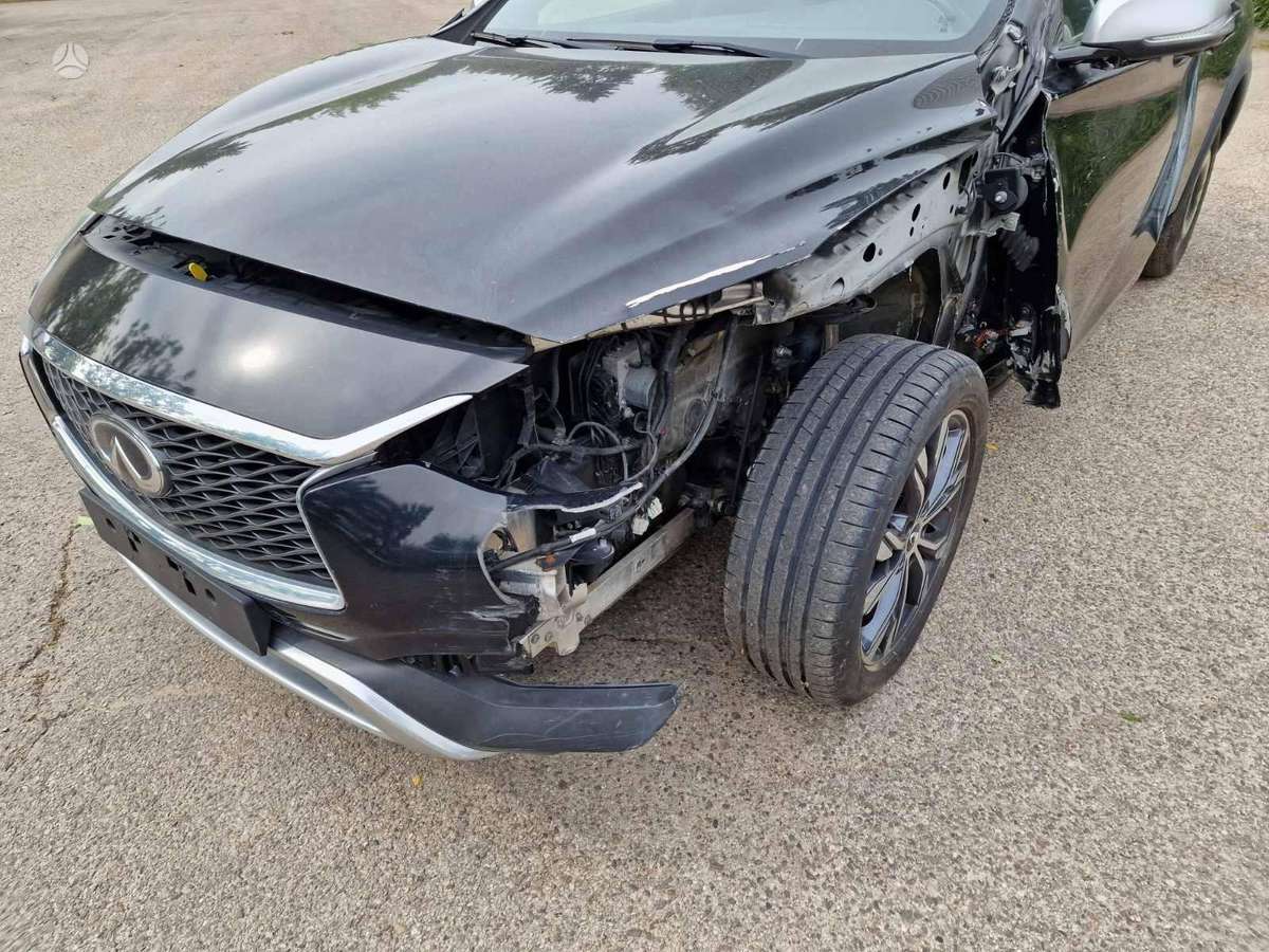 Infiniti QX30 - 1