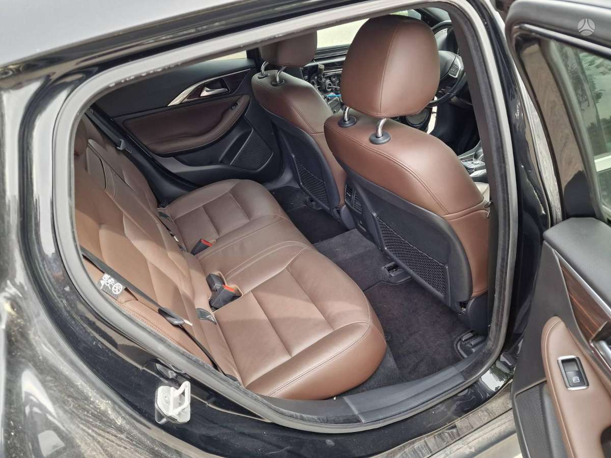 Infiniti QX30 - 11