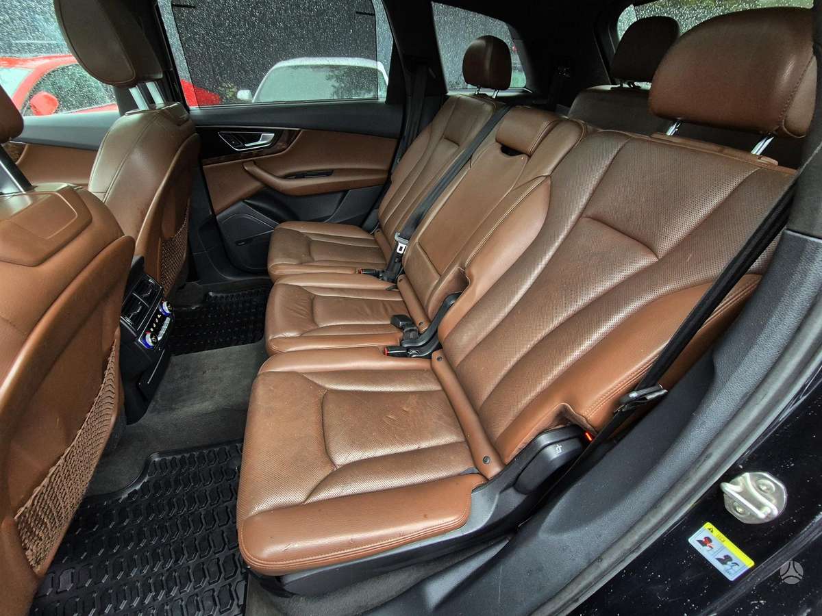 Audi Q7, 3.0 l., off-road / crossover