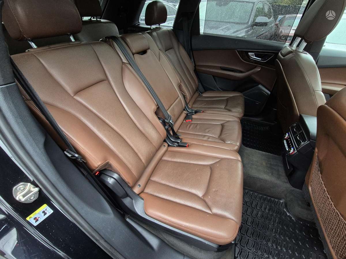 Audi Q7, 3.0 l., off-road / crossover
