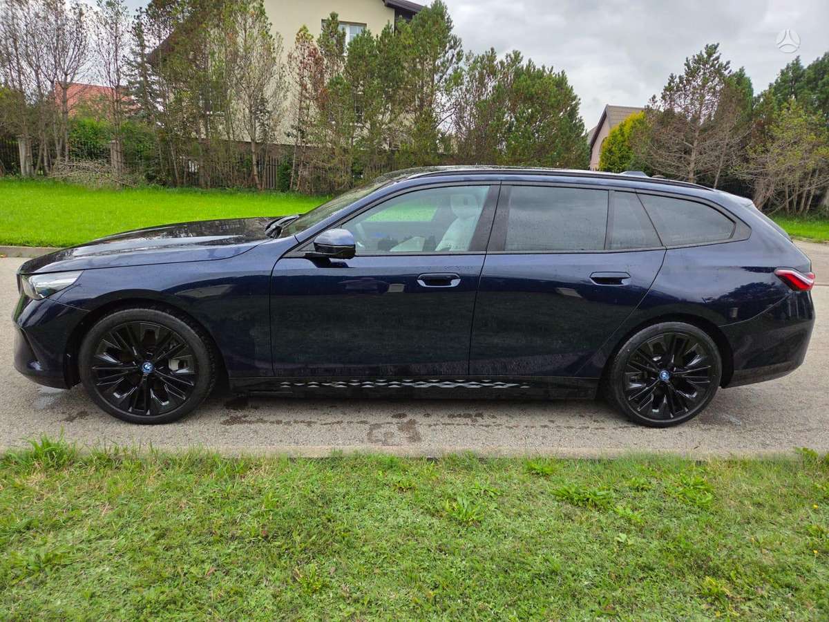 BMW i5 - 2