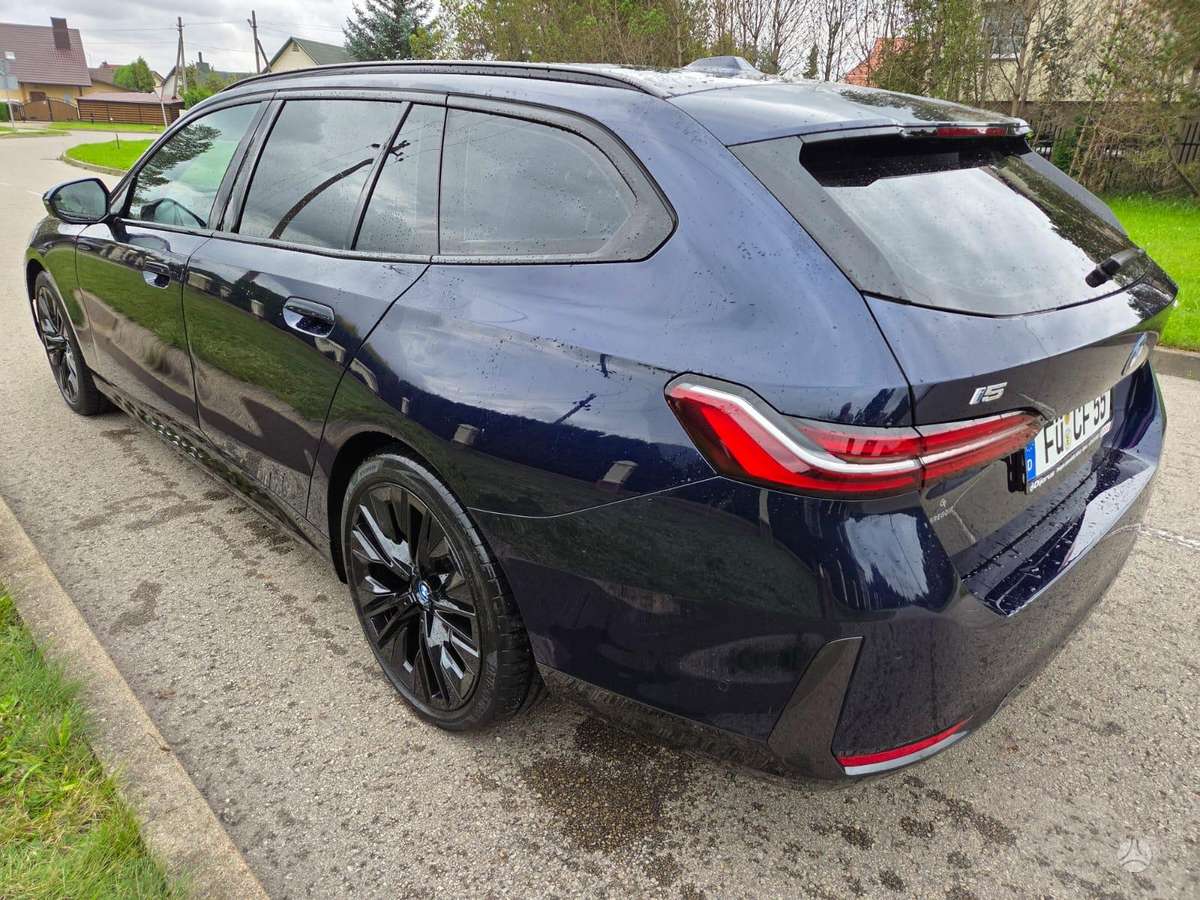 BMW i5 - 3