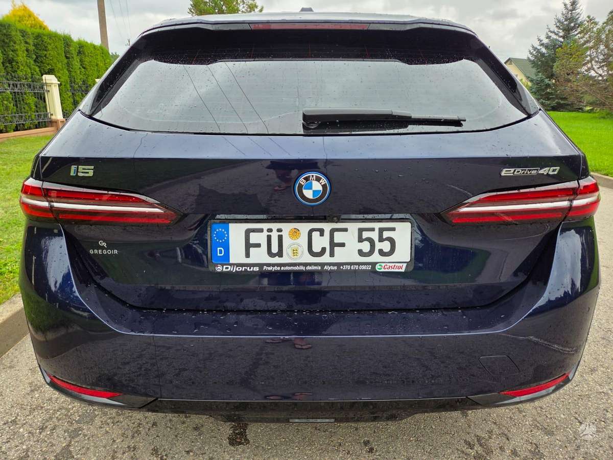 BMW i5 - 4