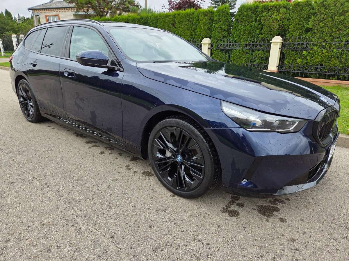 BMW i5 - 7