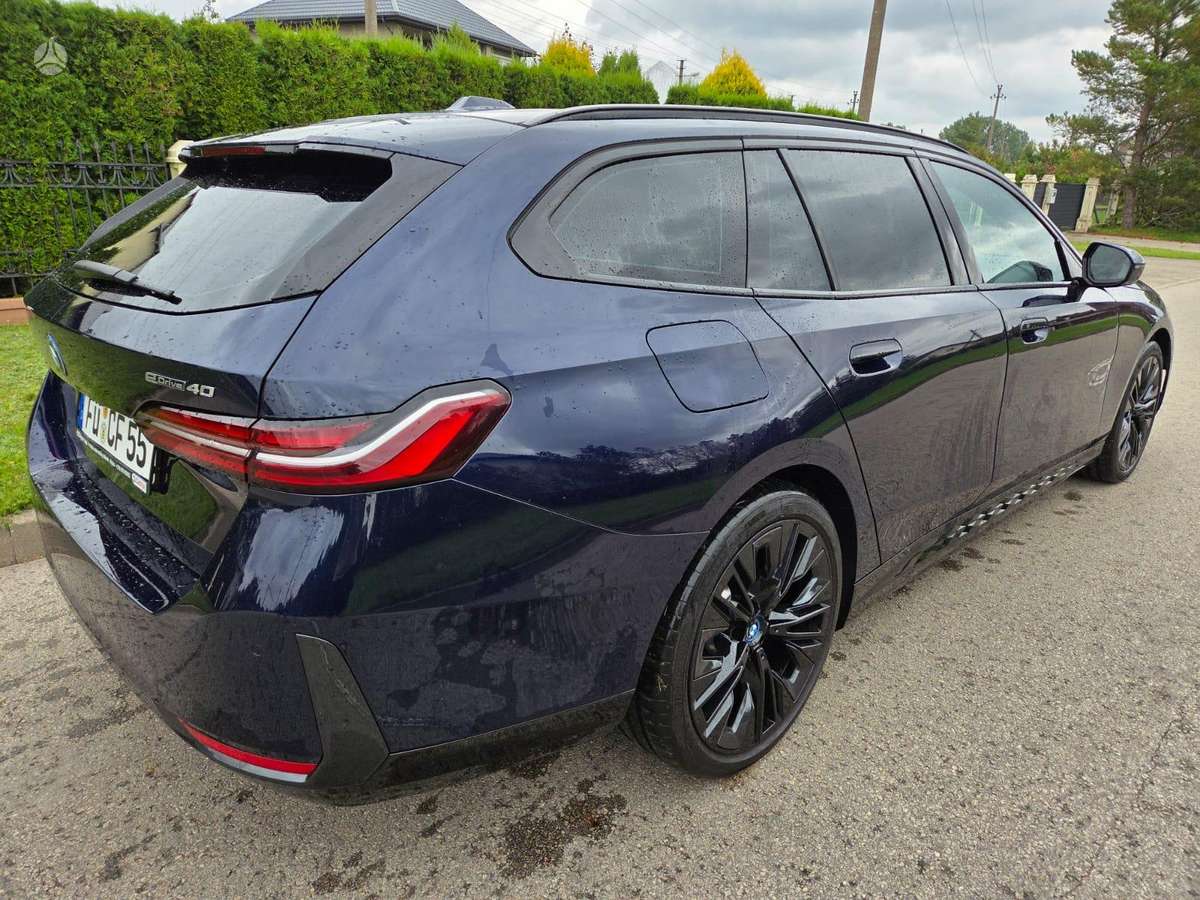 BMW i5 - 5