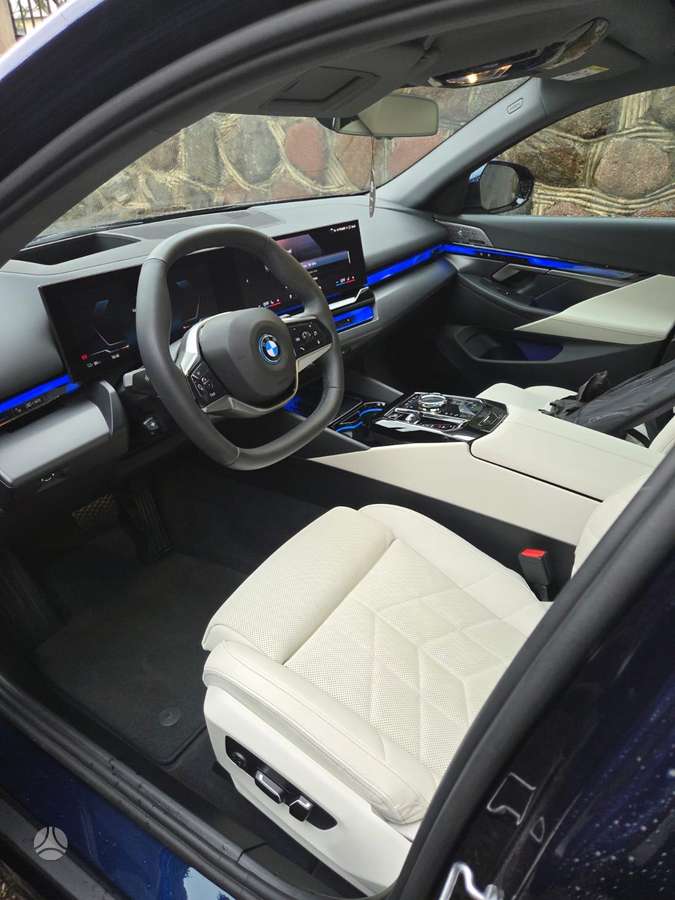 BMW i5 - 10