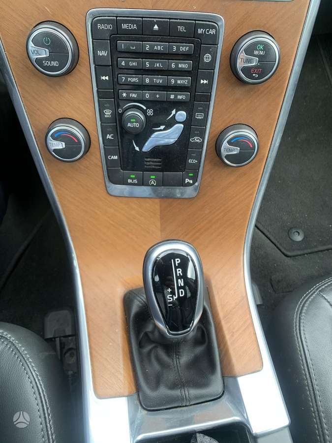 Volvo XC60, 2.0 l., off-road / crossover