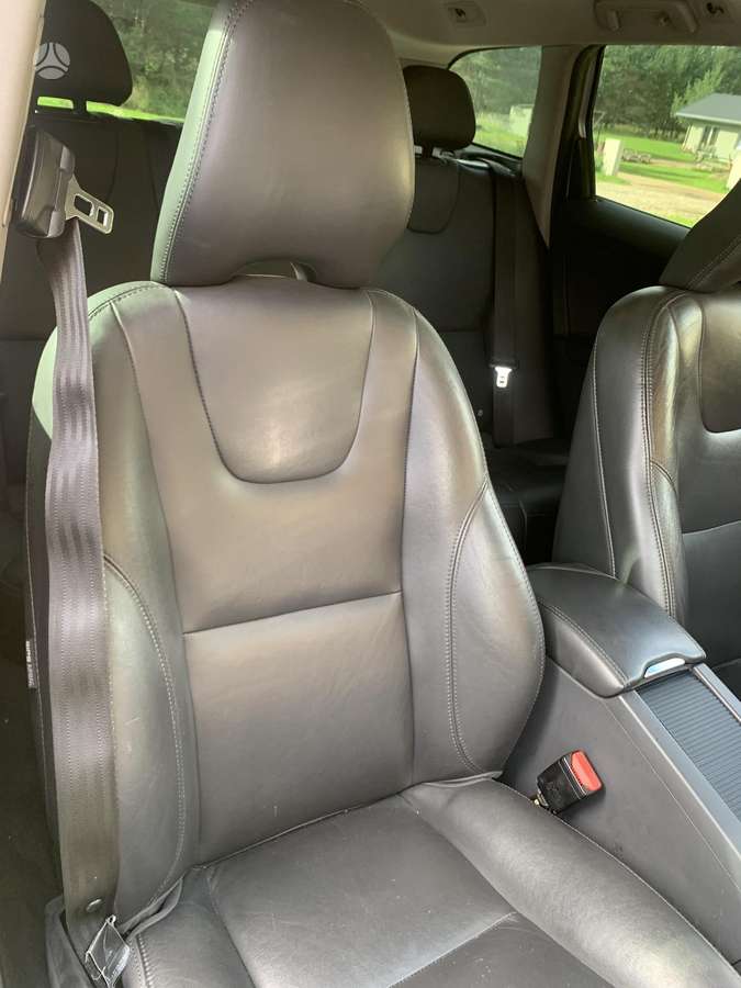 Volvo XC60, 2.0 l., off-road / crossover