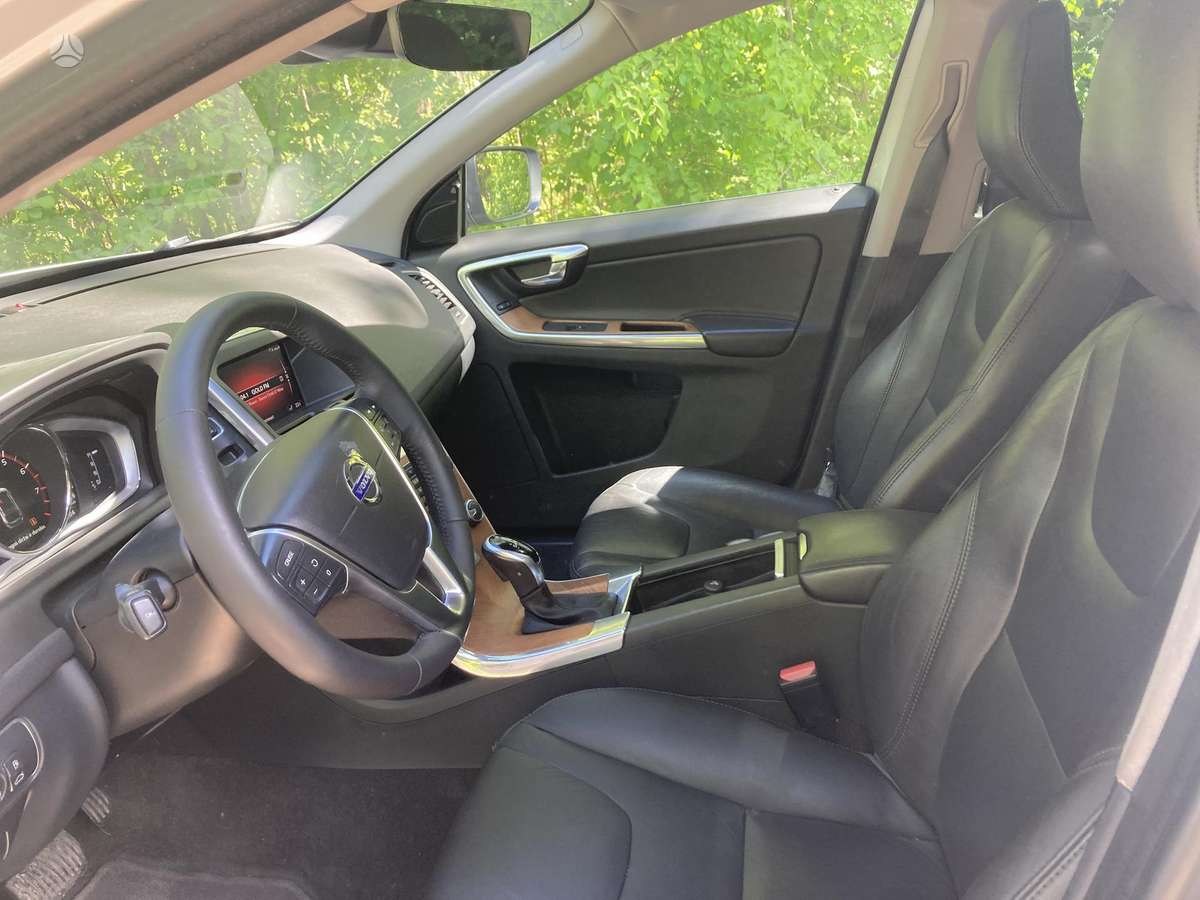 Volvo XC60, 2.0 l., off-road / crossover
