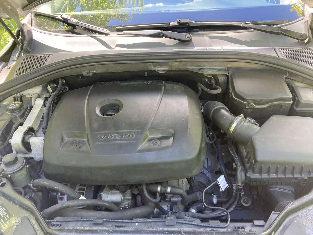Volvo XC60, 2.0 l., off-road / crossover