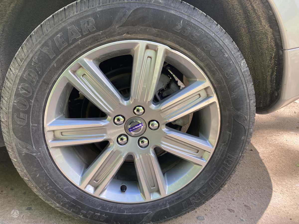 Volvo XC60, 2.0 l., off-road / crossover