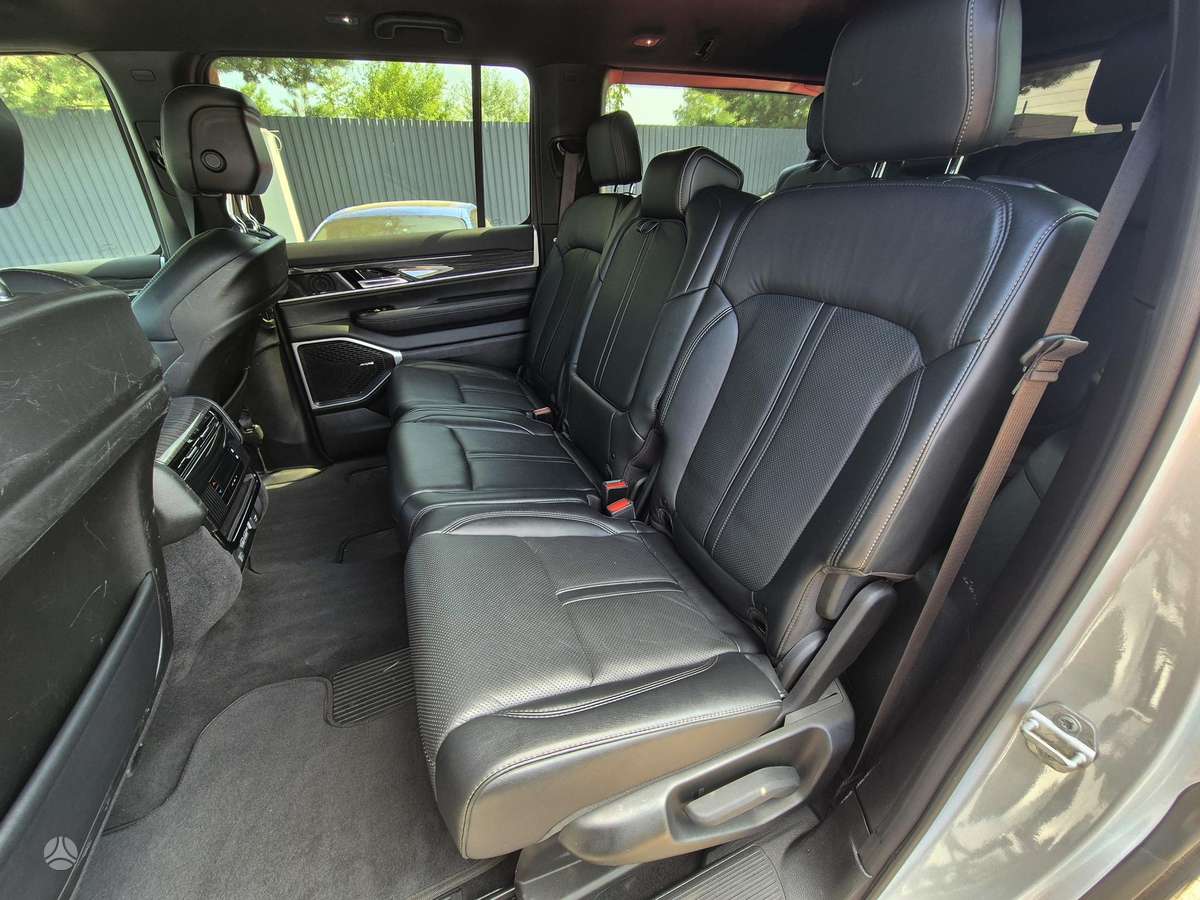 Jeep Wagoneer - 9