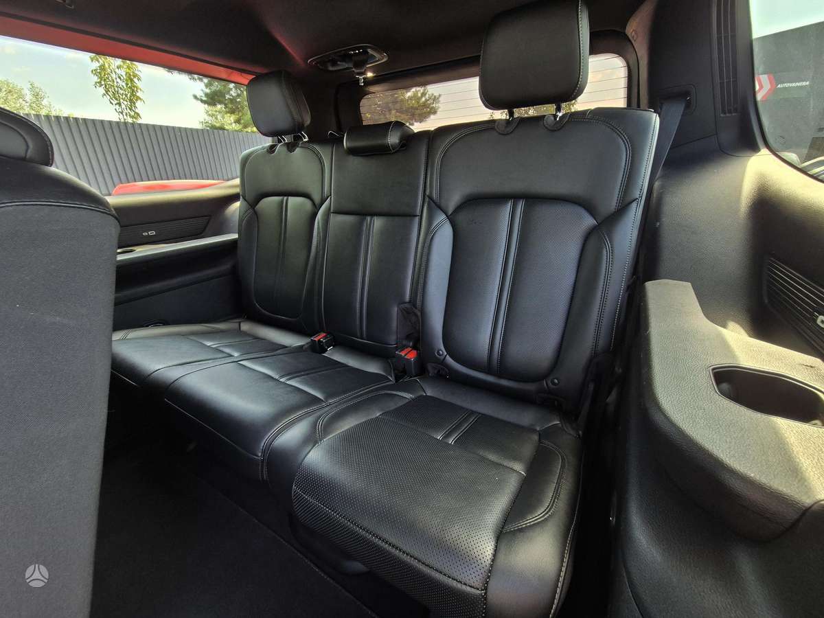 Jeep Wagoneer - 10