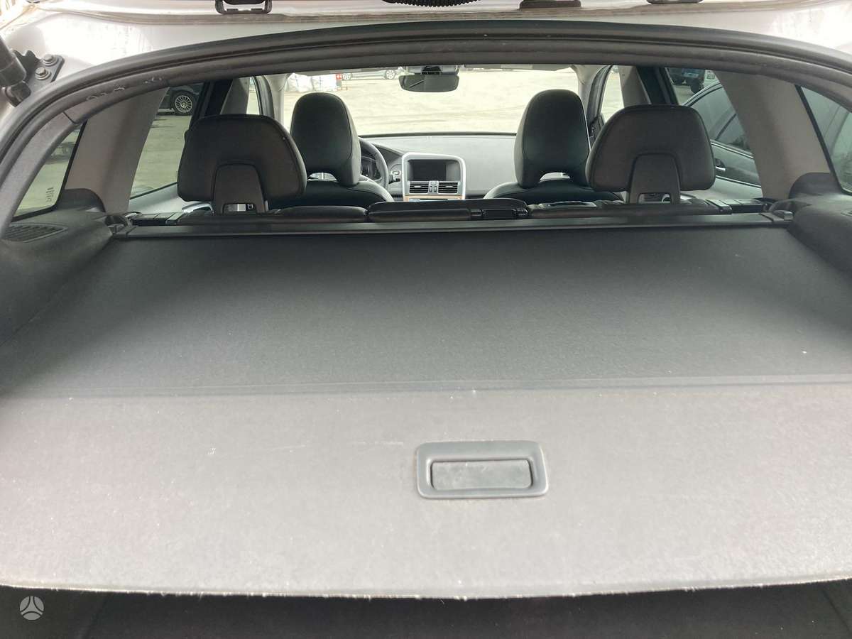 Volvo XC60, 2.0 l., off-road / crossover