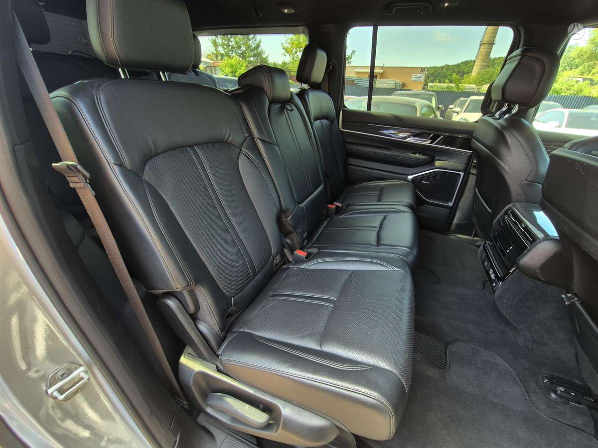 Jeep Wagoneer - 11