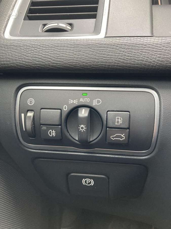 Volvo XC60, 2.0 l., off-road / crossover