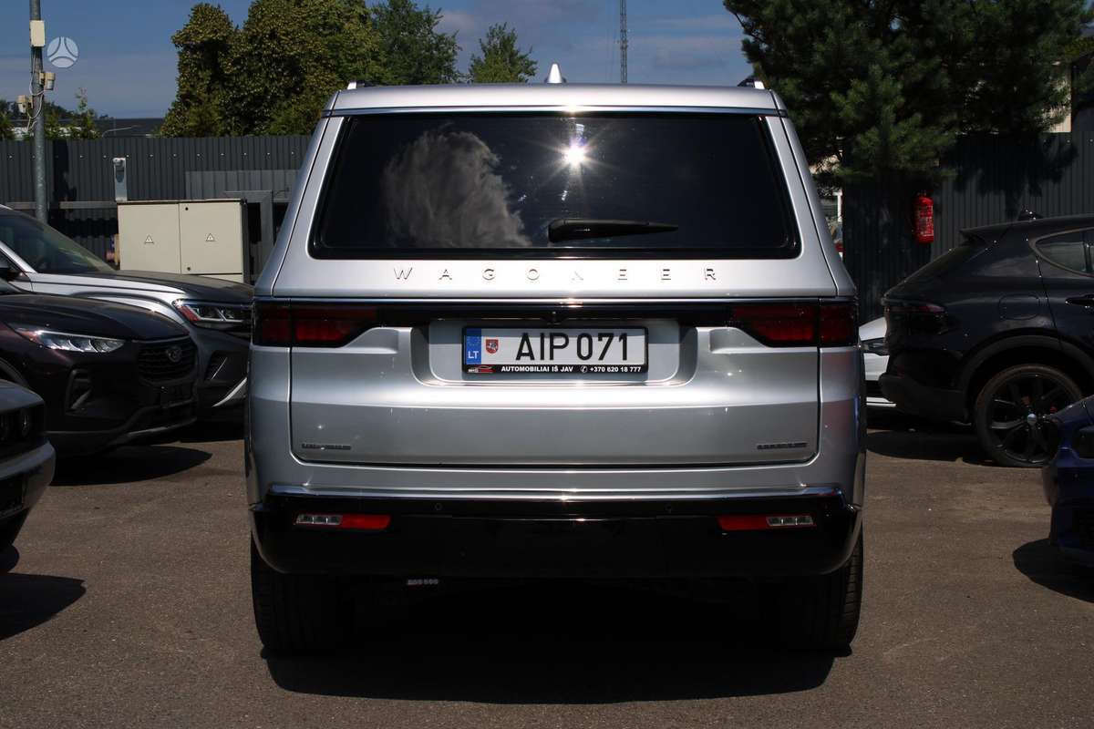 Jeep Wagoneer - 5