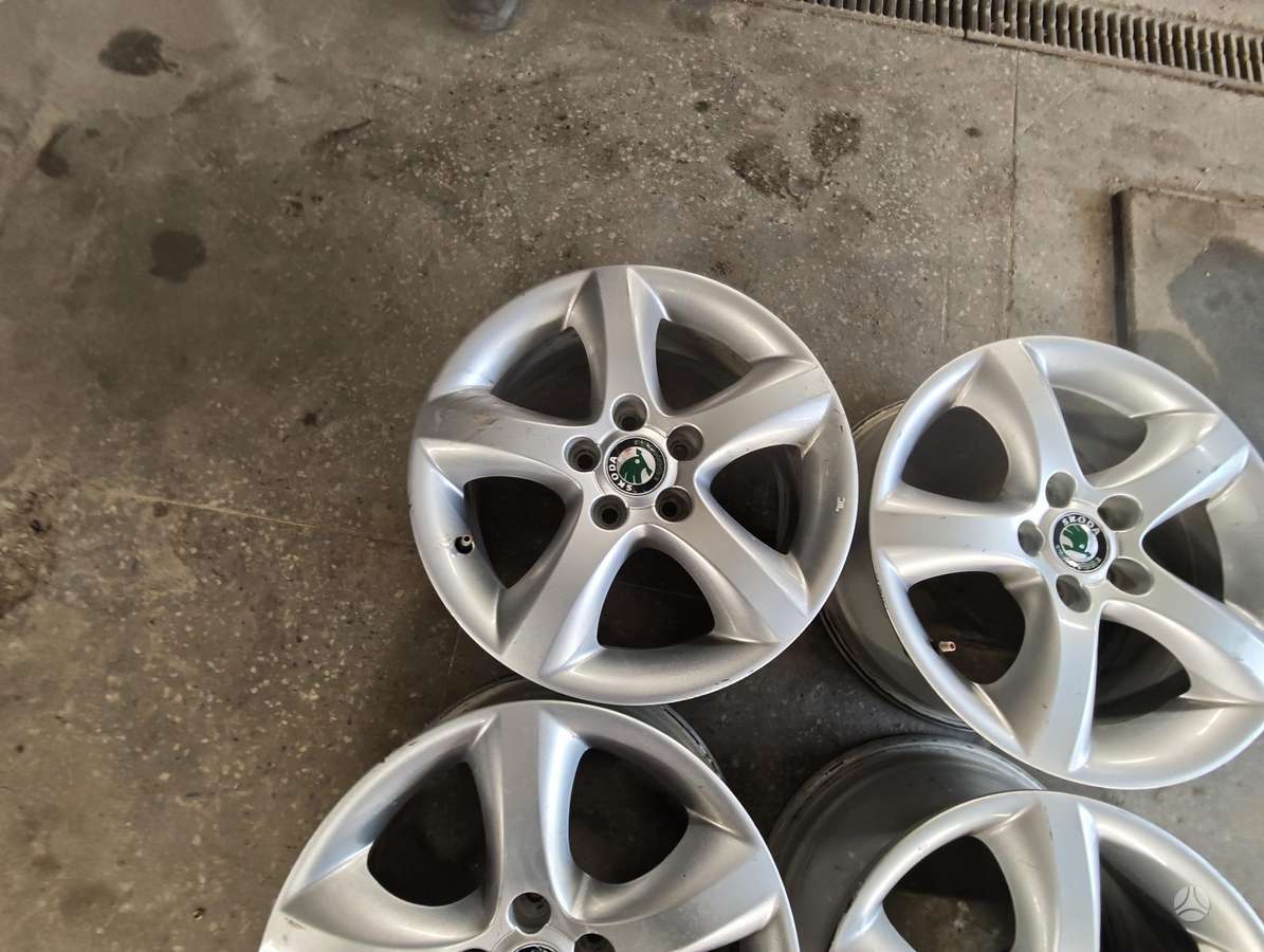 Skoda Fabia, lengvojo lydinio, R15