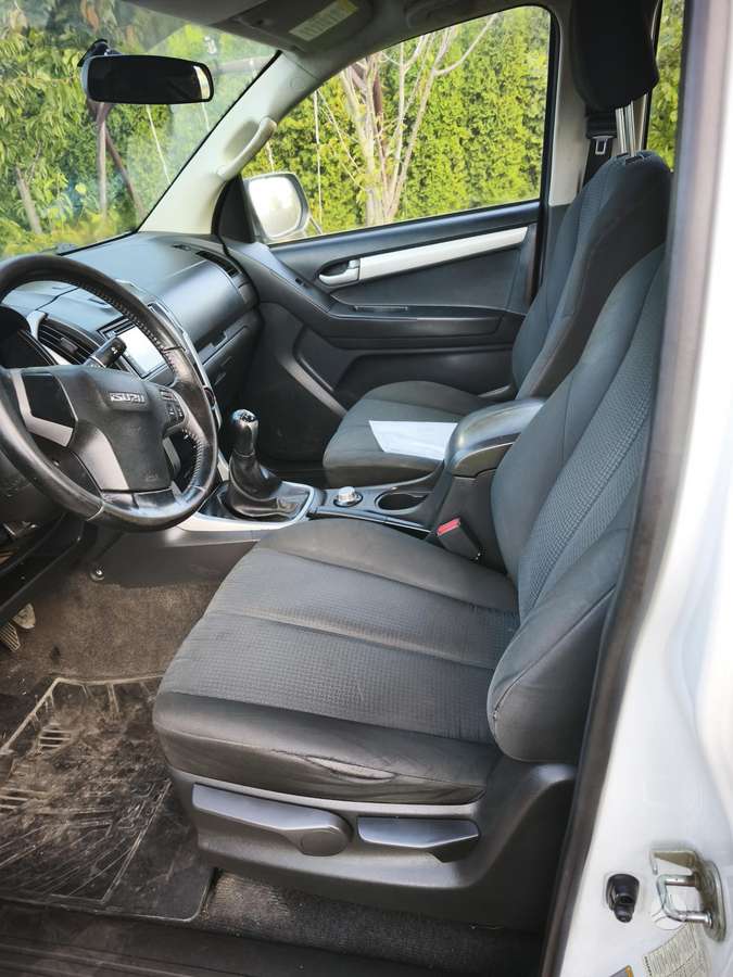 Isuzu D-Max, 2.5 l., off-road / crossover