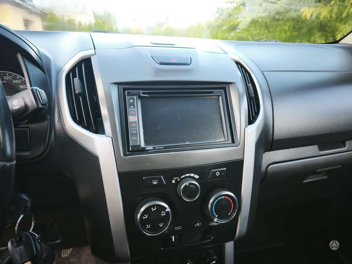 Isuzu D-Max, 2.5 l., off-road / crossover