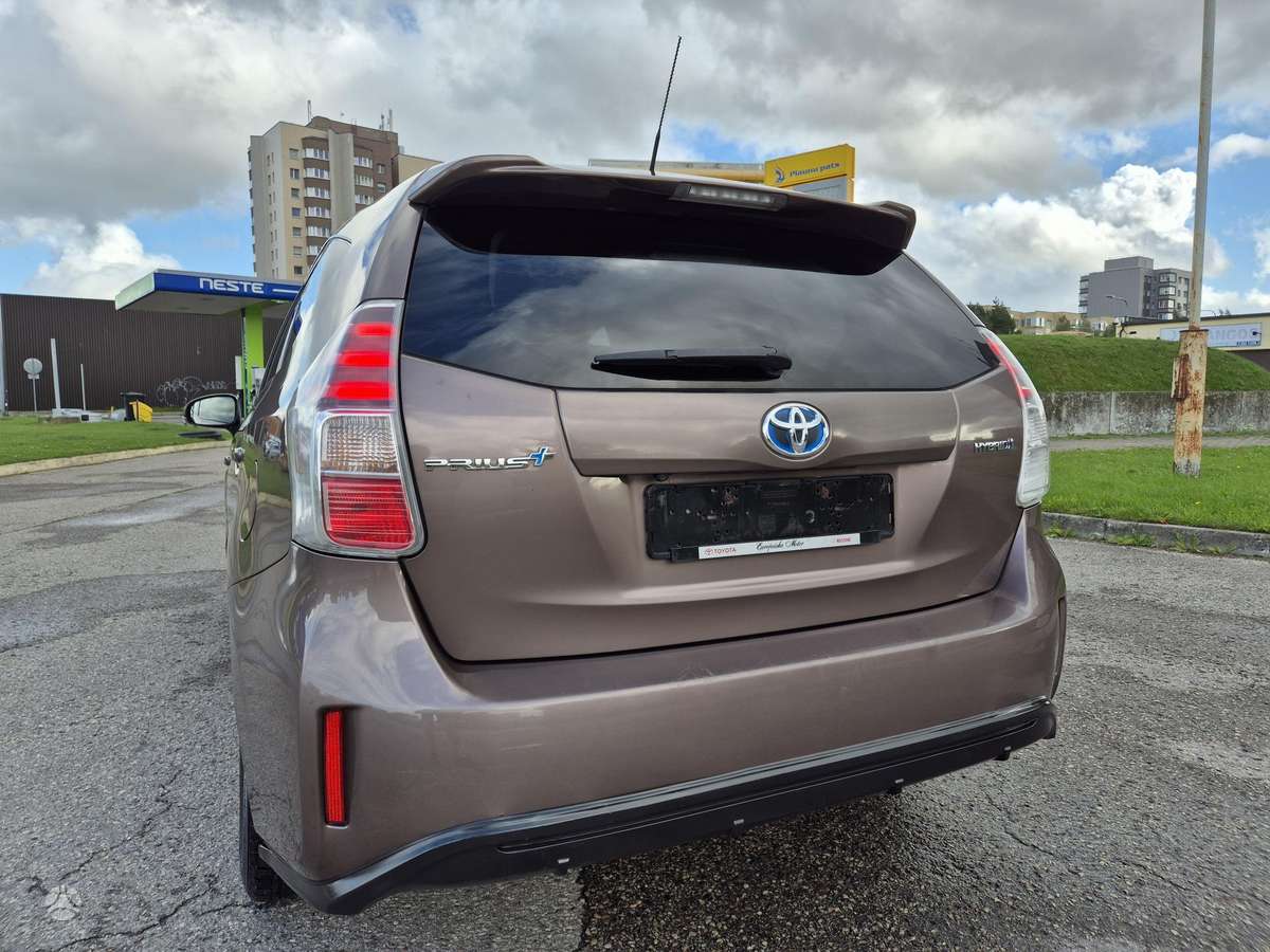 Toyota Prius+ - 10