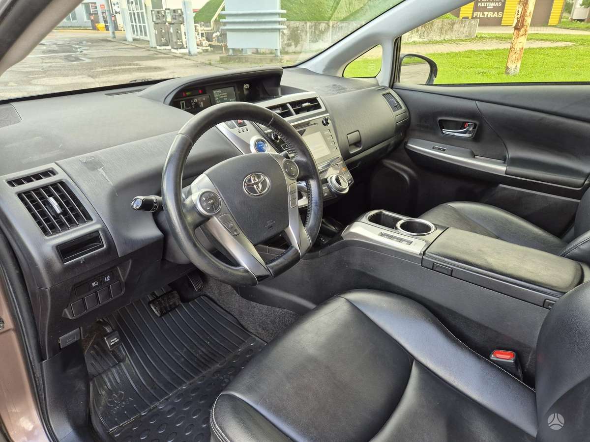 Toyota Prius+ - 11
