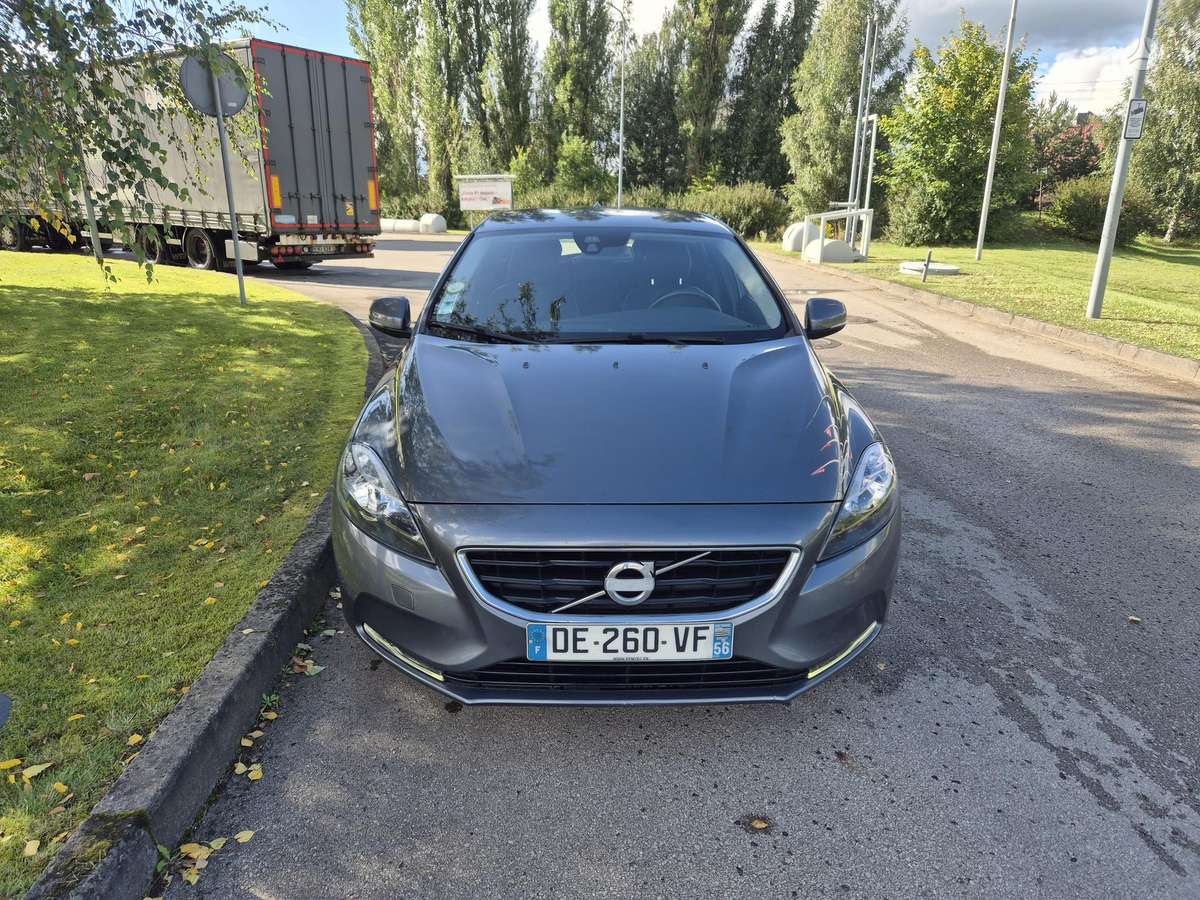 Volvo V40, 1.6 l., hatchback