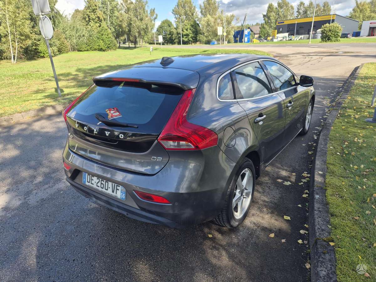 Volvo V40, 1.6 l., hatchback