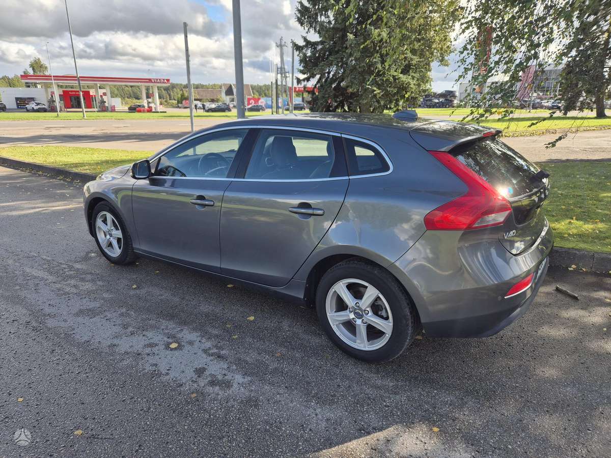 Volvo V40, 1.6 l., hatchback
