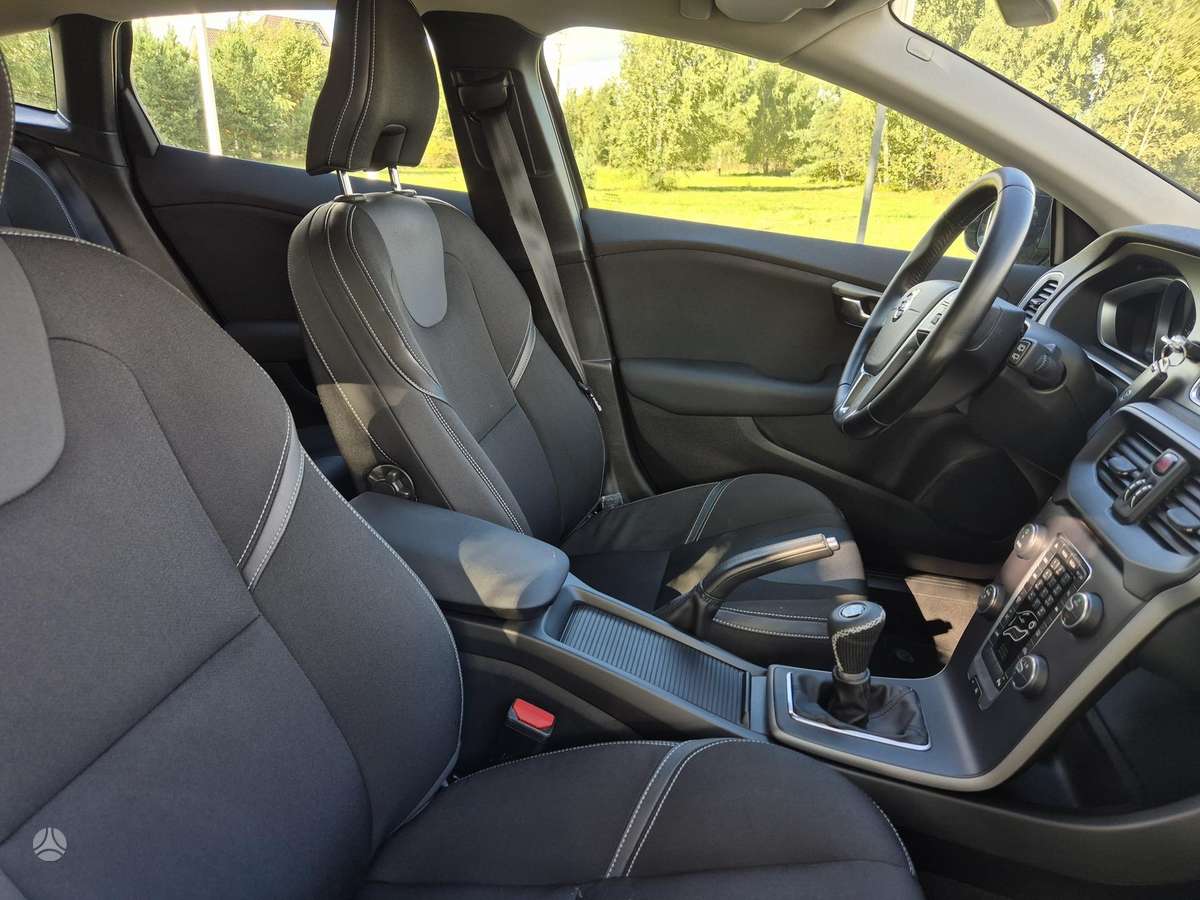 Volvo V40, 1.6 l., hatchback