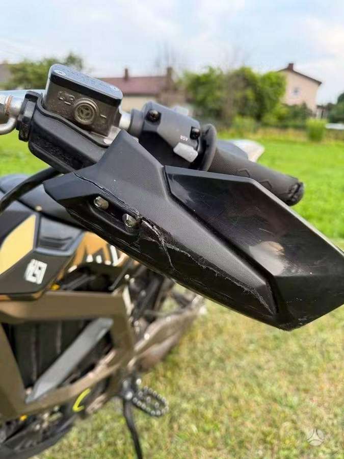 Sur-Ron Ultra bee, krosiniai
