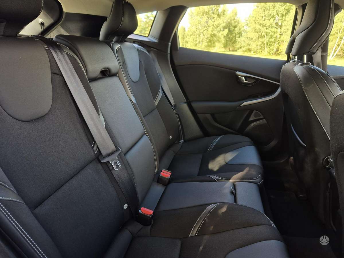 Volvo V40, 1.6 l., Хэтчбек